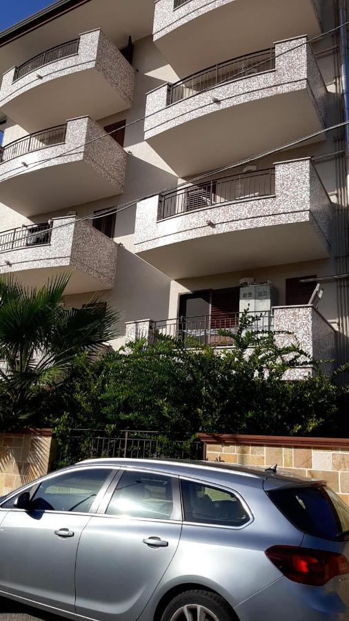 La Casa Dei Due Mari - Large Apartment With Parking Таранто Экстерьер фото