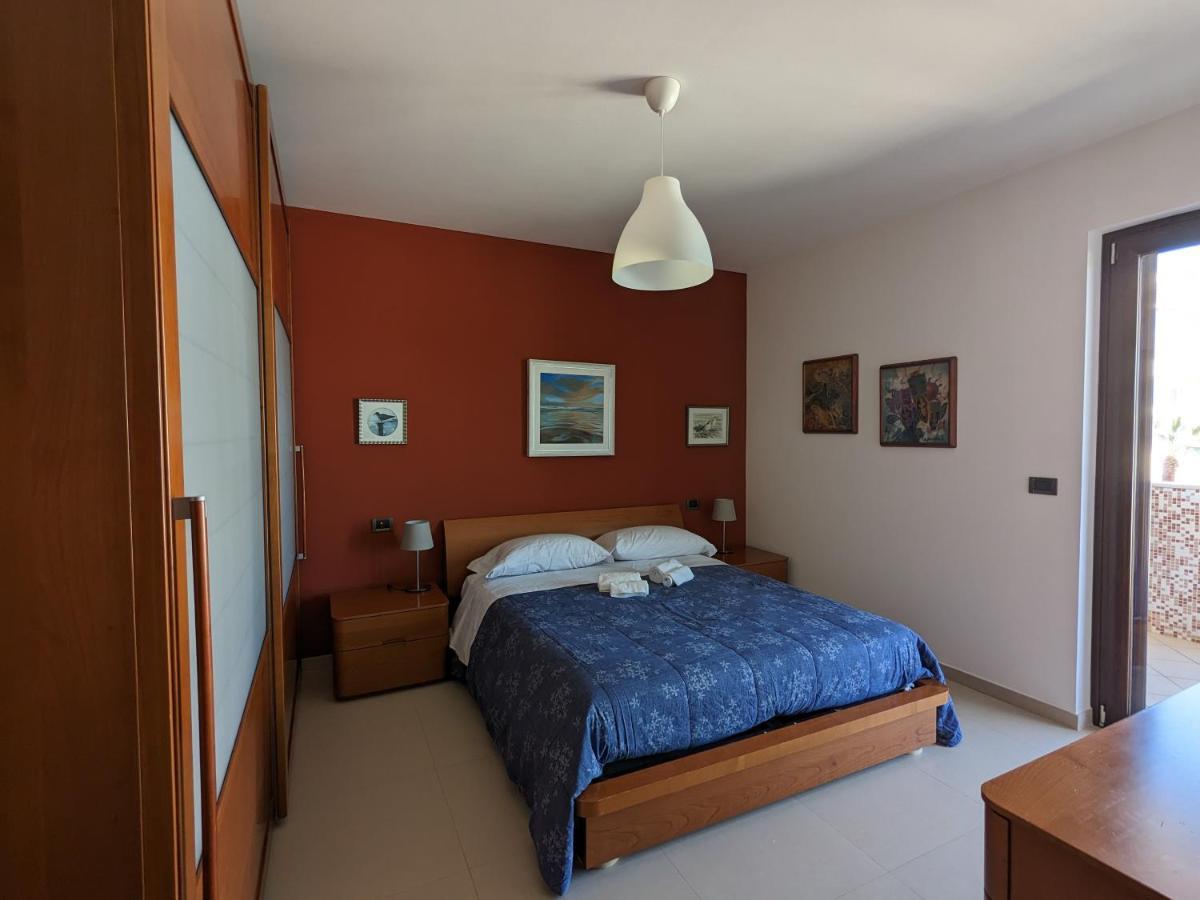 La Casa Dei Due Mari - Large Apartment With Parking Таранто Экстерьер фото