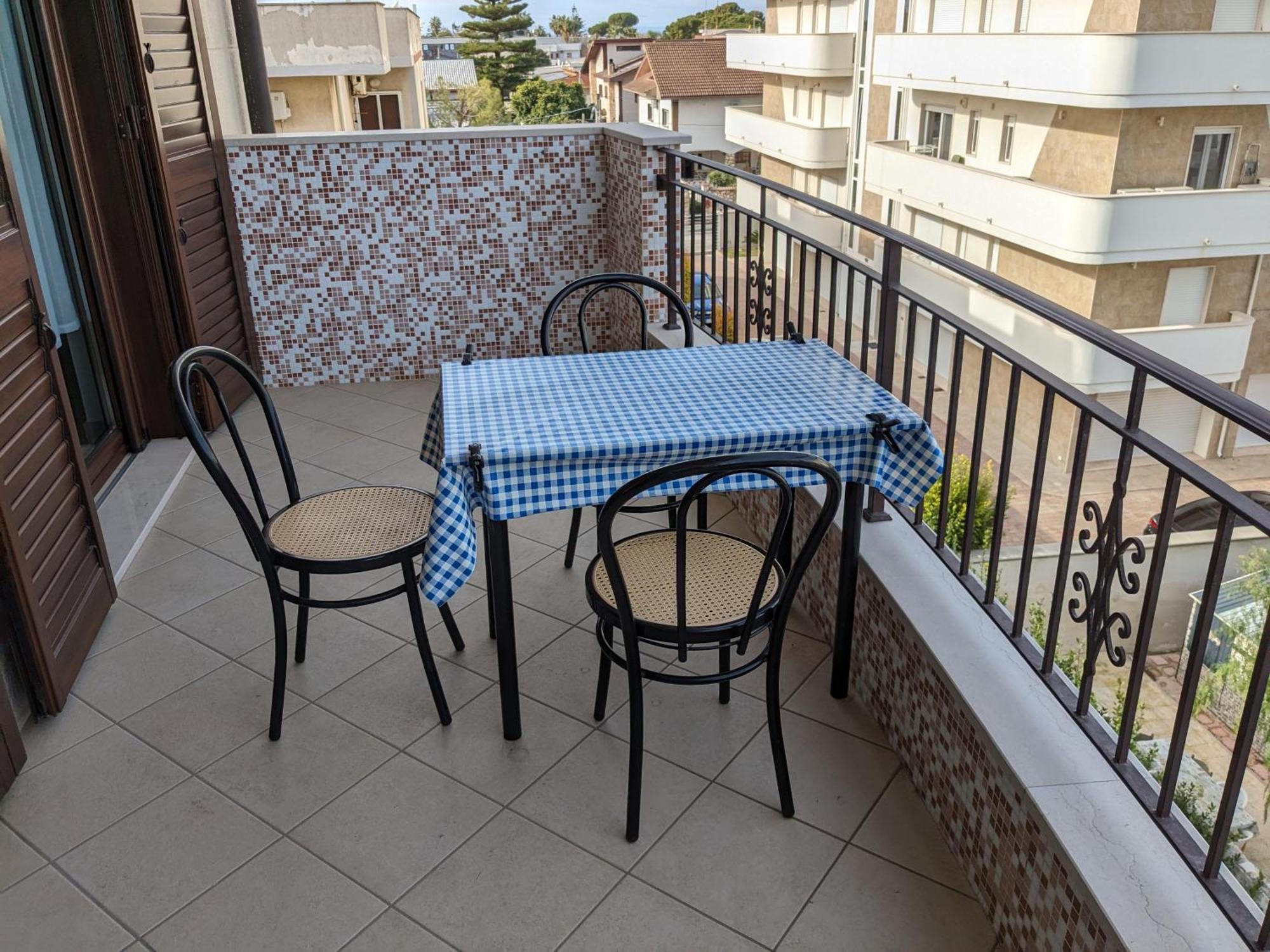 La Casa Dei Due Mari - Large Apartment With Parking Таранто Экстерьер фото